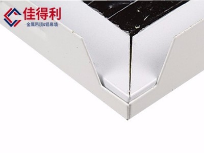 鋁玻璃纖維復(fù)合板