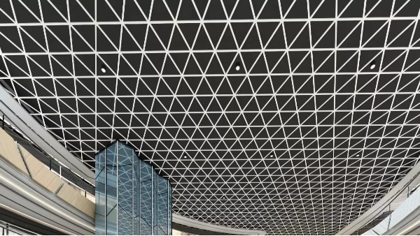 鋁格柵吊頂為何銷量大長？廠家幫你分析售價標準.