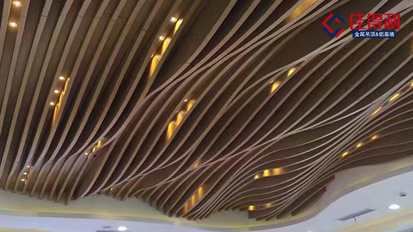 佛山吊頂廠家佳得利—弧形鋁方通優(yōu)點及應用